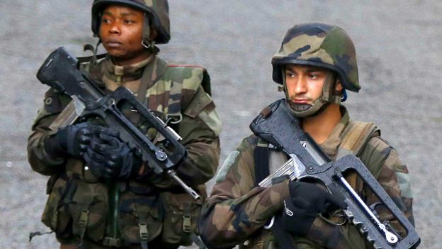 150505215333_france_security_personal_64