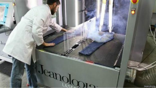 كيف بدأت وتطورت صناعة الجينز؟ 150506131535_jeans_evolution_640x360_jeanologia