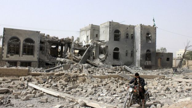 الحوثيون يقبلون الهدنة وانتقادات أممية للقصف الذي يطال المدنيين باليمن 150509142114_yemen_640x360_reuters_nocredit