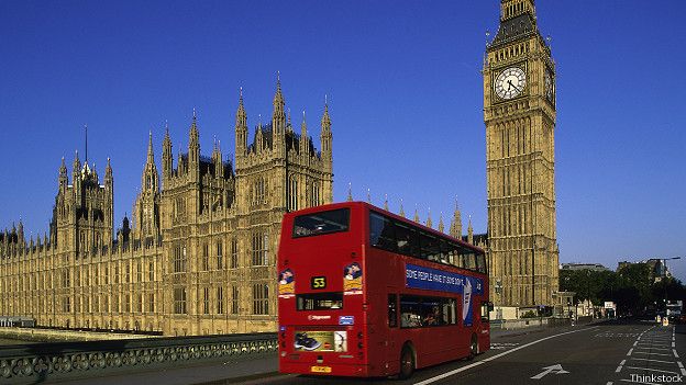 Красный лондонский автобус