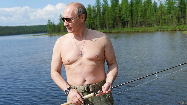 Путин с голым торсом на рыбалке
