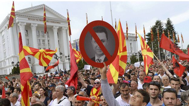 Акция протеста у здания правительства Македонии 17 мая 2015 года