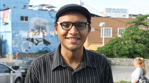 Leonardo França, director de una serie de humor en el Complexo do Alemão, Río de Janeiro, Brasil