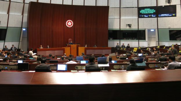 香港立法會辯論政改方案（BBC中文網圖片22/4/2015）