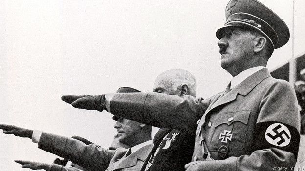 Гитлер на трибуне