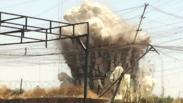 Các đền thờ Hồi giáo ở Mosul bị phá nổ