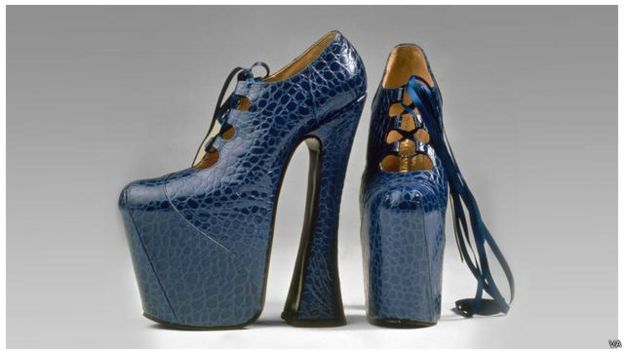 Sepatu dari perancang mode Vivienne Westwood