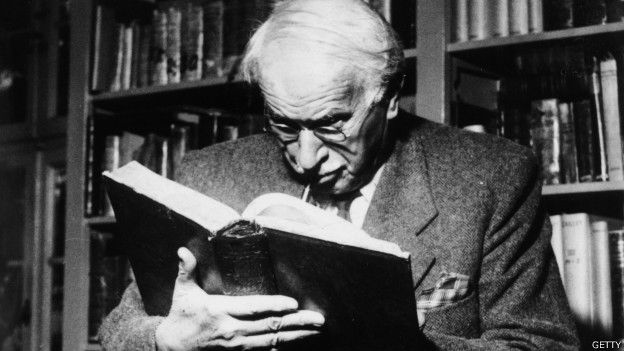 Carl Gustav Jung fundó la psicología analítica. Carl Gustav Jung fundó la psicología analítica.