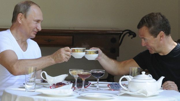 Путин и Медведев за чаем