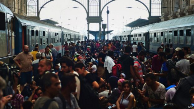 150901152943_budapest_hungary_migrants_p