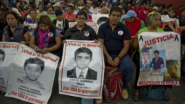 Familliares de los estudiantes en la conferencia