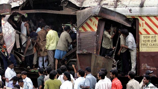 150911015241_mumbai_local_blast_624x351_afpgetty.jpg