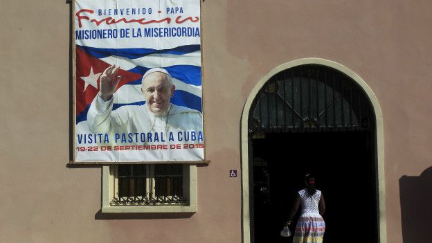150911045627_sp_papa_visita_cuba_624x351