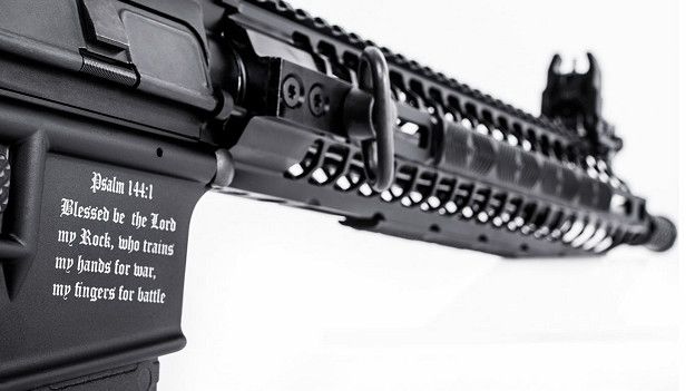 Crusader, rifle con citas bíblicas y símbolos cristianos 150915193831_spikes_tactical_cruzader_62