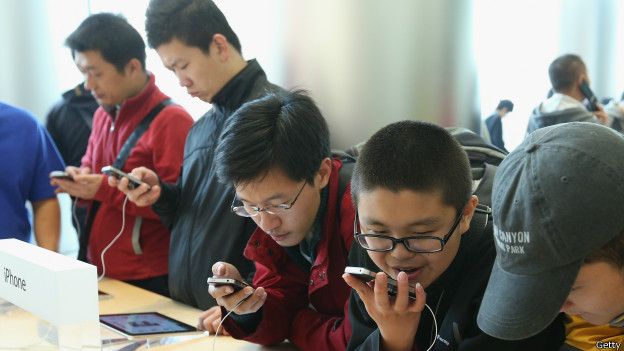 150921024936_apples_biggest_flagship_store_in_asia_opens_in_beijing_624x351_getty.jpg