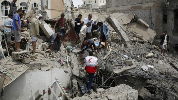 ichef.bbci.co.uk/news/ws/624/amz/worldservice/live/assets/images/2015/09/21/150921145241_yemen_airstrikes_sanaa_640x360_ap