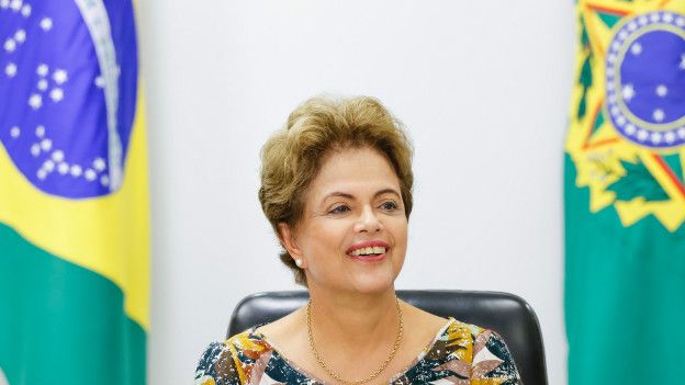 Dilma em reunião com movimentos de moradia (Foto: Ichiro Guerra/PR)
