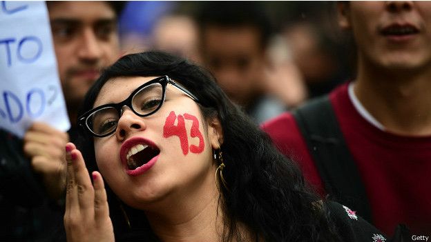 Protesta por la desaparición de estudiantes de Ayotzinapa en Iguala, Guerrero.