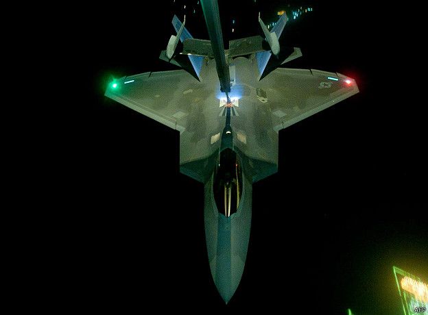 F-22 во время боевого вылета в Сирии