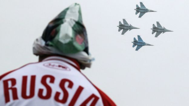 روسي يودع مقاتلات بلاده