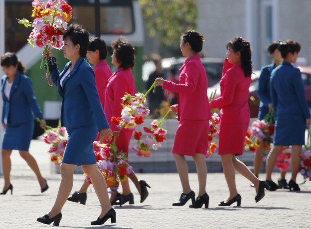 Нарядные женщины в Пхеньяне