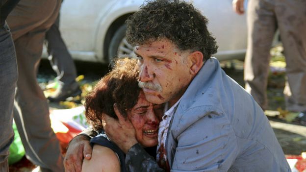 Dos explosiones dejan al menos 80 muertos y 180 heridos en Ankara, Turquía