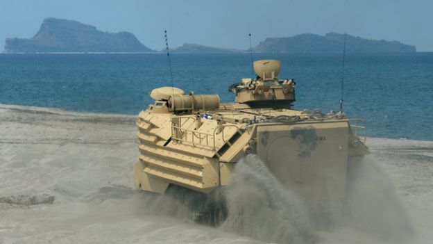2015年4月菲律賓和美國在黃岩島附近舉行聯合軍演。