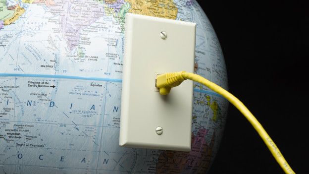 Hay kilómetros de cables submarinos de internet que conectan el planeta entre sí.