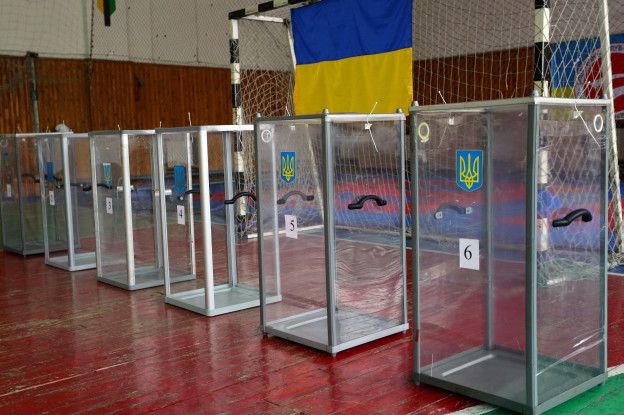 Пустые избирательные урны 