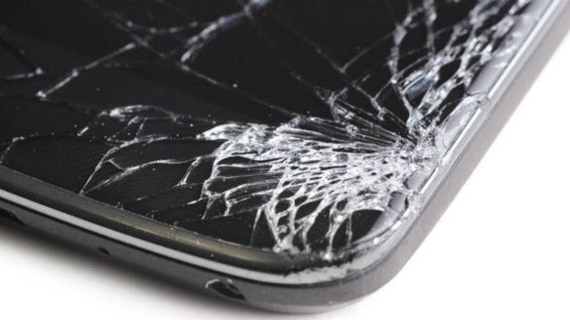 Треснувший экран смартфона