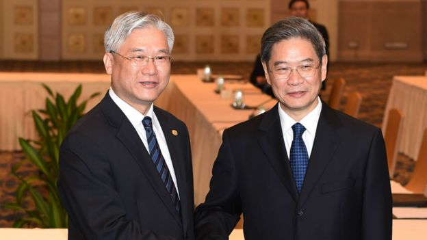 张志军（图右）和夏立言（图左）今年10月在广州进行“第四次两岸事务首长会议”。