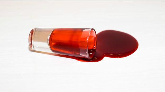 Un vaso de sangre derramada