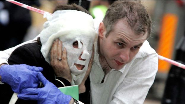 151118131052_everyday_heroism_london_bombing_624x351_getty_nocredit.jpg