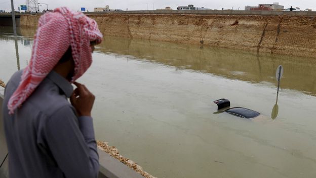 151126151310_saudi_rain_640x360_reuters_