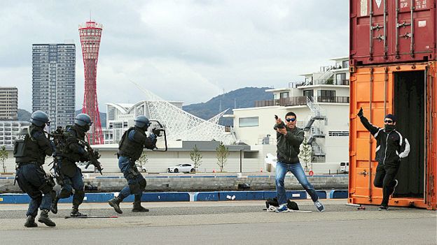 151211131755_riot_police_of_hyogo_prefectural_police_640x360_ap_nocredit.jpg