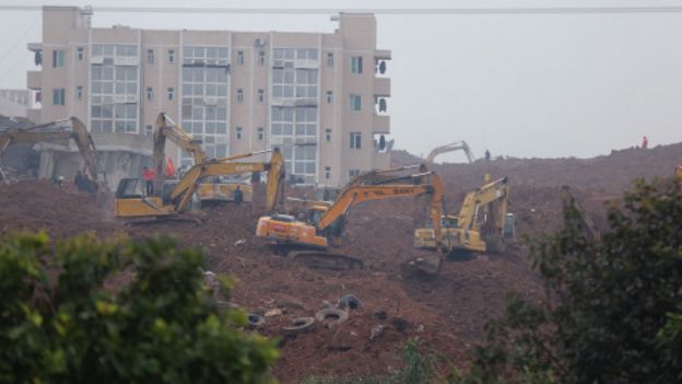 சீனா நிலச்சரிவு : 90 க்கும் அதிகமானோரைக் காணவில்லை