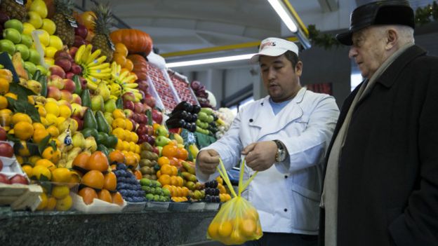 Турецкие фрукты на рынке в Москве