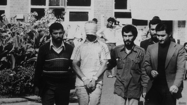 1980年4月7日，美国正式宣布同伊朗断绝外交关系，并对伊实施经济制裁，还要求北约盟国参与制裁。虽然“人质危机”在持续14个月之后经过谈判得以解决，两国却由此转变为敌人。