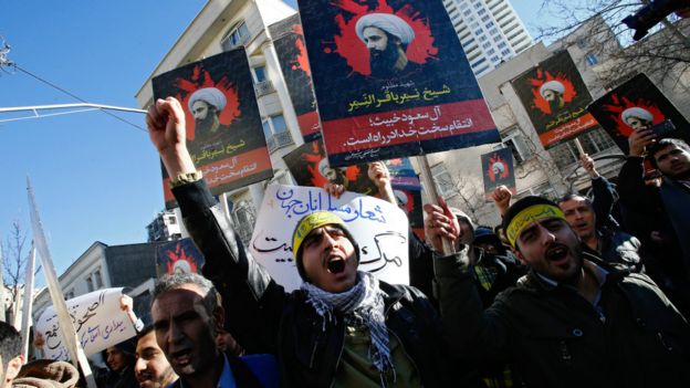 伊朗德黑兰民众在沙特阿拉伯大使馆外抗议处决尼姆尔（3/1/2016）