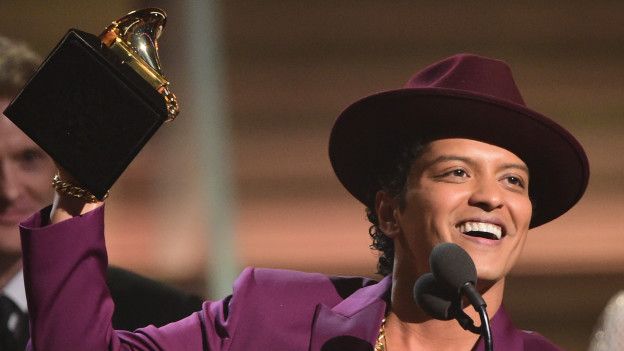 El hawaiano Bruno Mars se llevó el premio más importante como Grabación del año