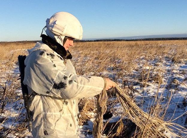 Российские ВДВ под Псковом учатся захватывать аэродромы. Прибалтика напряглась 2 Российский десантник