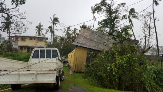 斐濟維提島巴鎮一處民房被超強熱帶氣旋溫斯頓吹塌（21/2/2016）