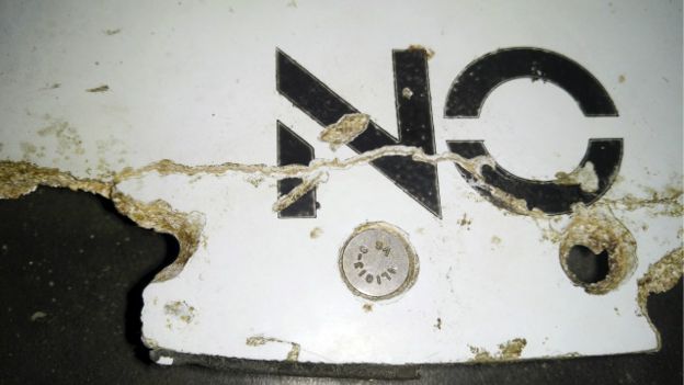 160303050001_airplane_debris_closeup_640