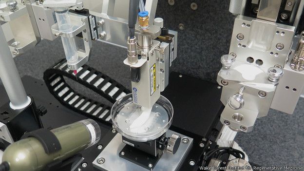 Impresora 3D usada en el Instituto Wake Forest de Medicina Regenerativa
