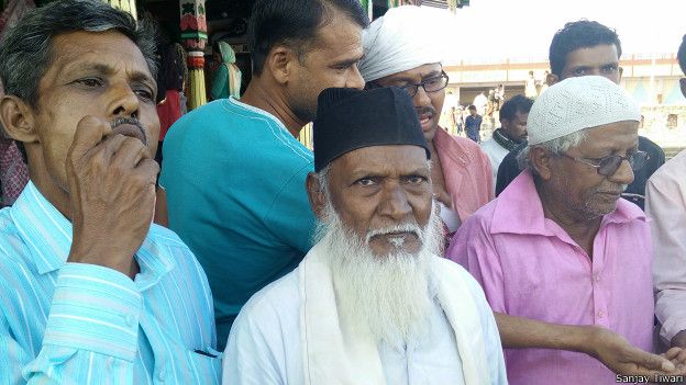 http://ichef.bbci.co.uk/news/ws/624/amz/worldservice/live/assets/images/2016/03/17/160317130640_stone_eaters_maharashtra_624x351_sanjaytiwari.jpg