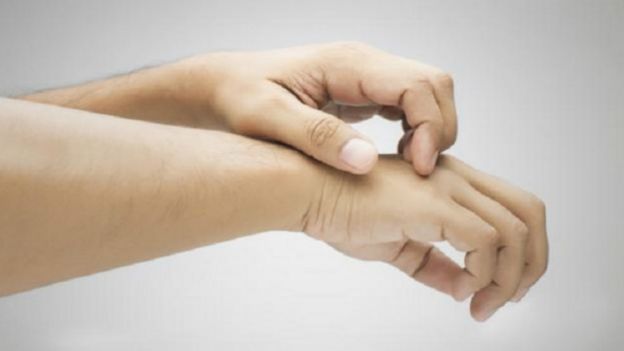 الجميع تقريبا على هذا الكوكب يشعرون بحكة كل يوم، ولا نعرف السبب في ذلك