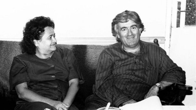 Karadzic junto a su esposa Ljiljana 