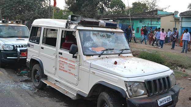 झारखंड में भड़की हिंसा के बाद वाहनों में की गई तोड़फोड़.
