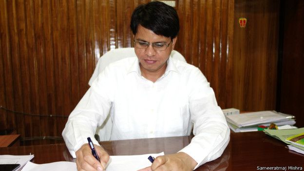 बांदा के ज़िलाधिकारी योगेश कुमार.