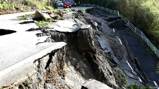 http://ichef.bbci.co.uk/news/ws/624/amz/worldservice/live/assets/images/2016/04/18/160418081855_japan_earthquake_624x351_getty.jpg